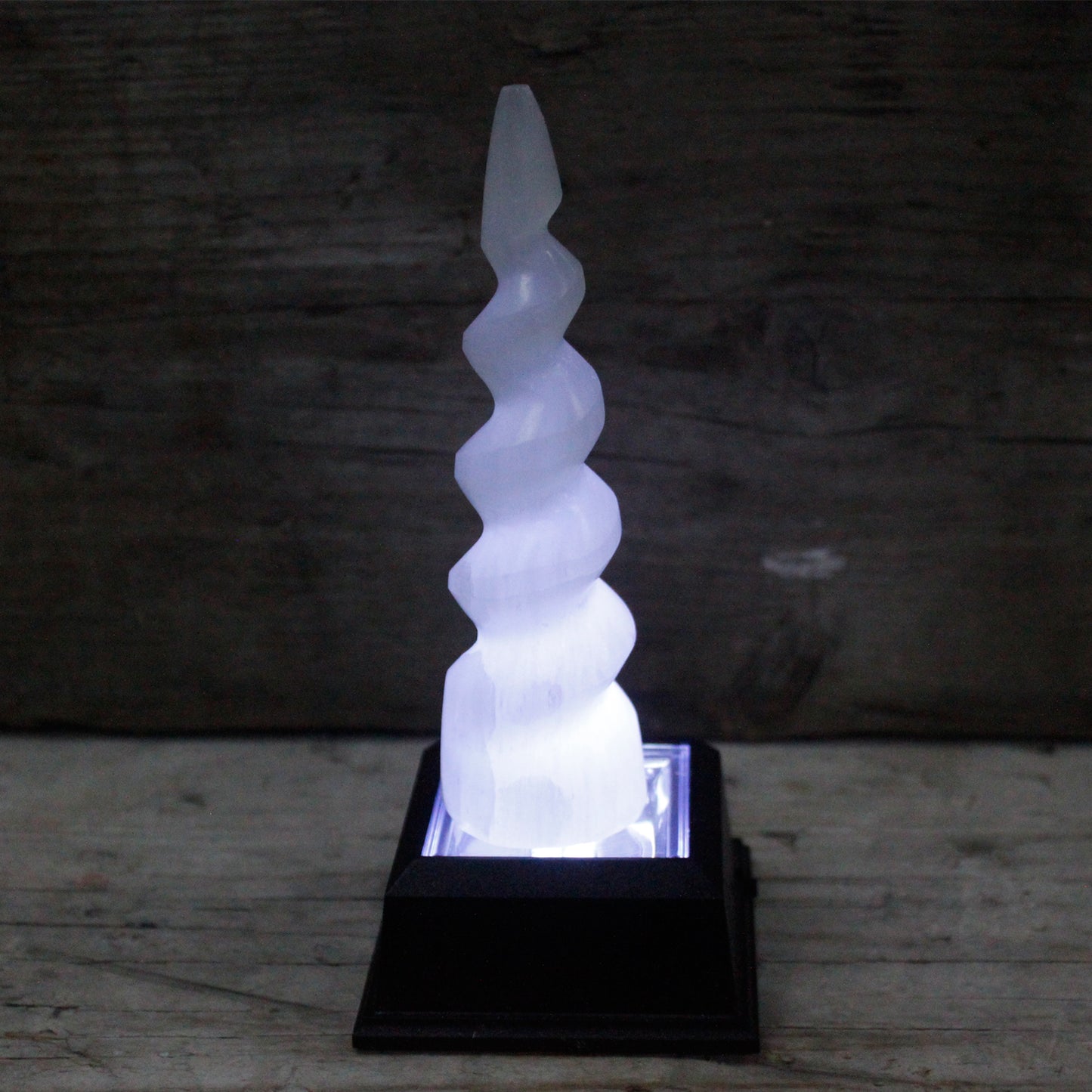 Tour en corne de licorne spirale en sélénite - 15 cm