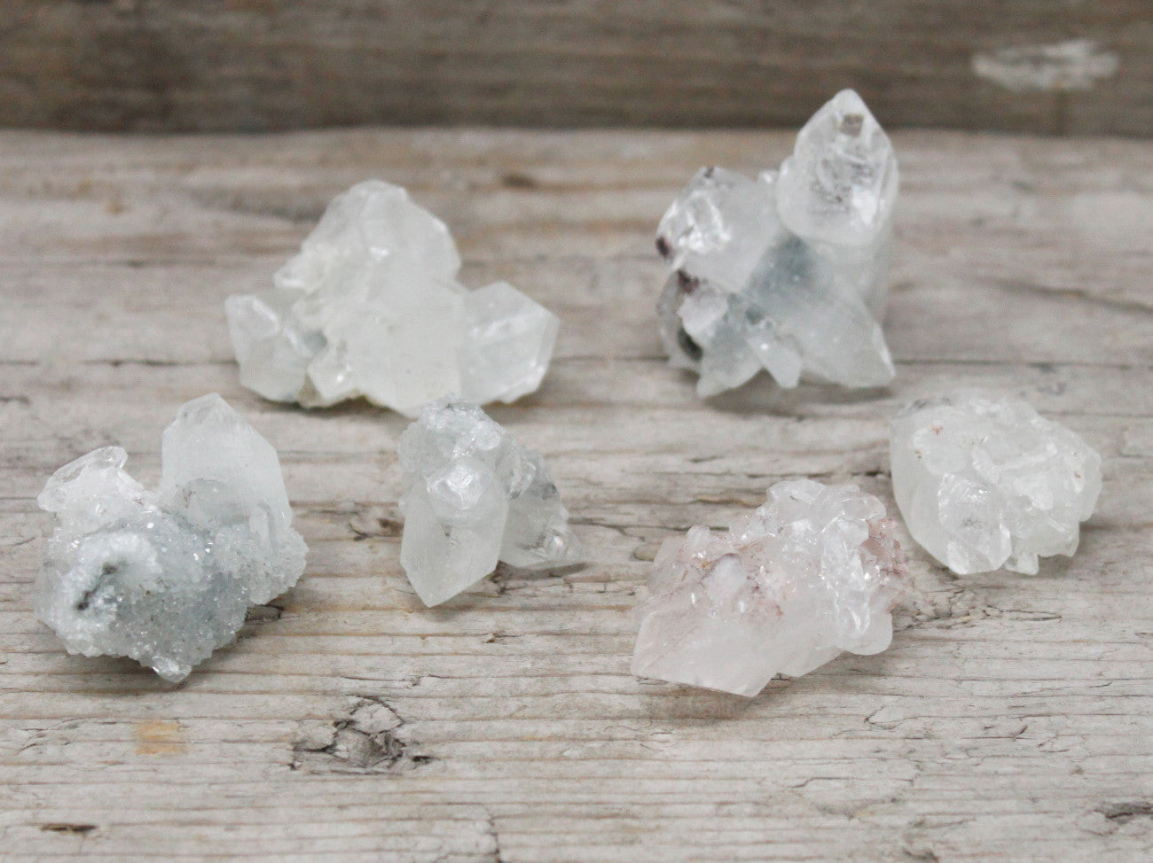 Amas d'apophyllite blanche de 20 à 30 mm