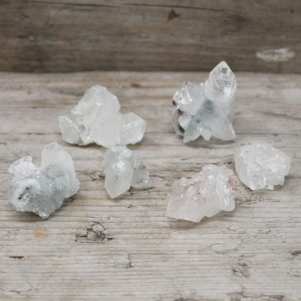 Amas d'apophyllite blanche de 20 à 30 mm