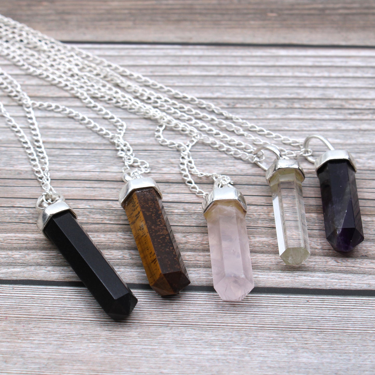 Pendentif classique en pierre précieuse - Quartz de roche
