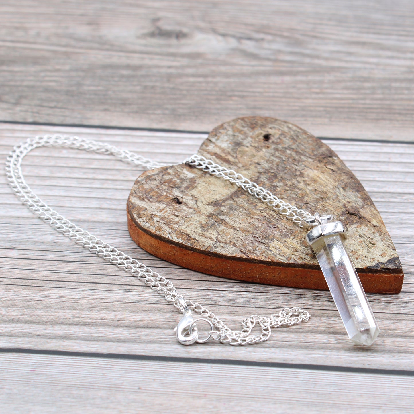 Pendentif classique en pierre précieuse - Quartz de roche