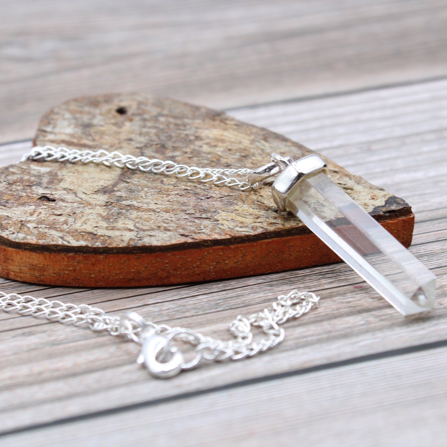 Pendentif classique en pierre précieuse - Quartz de roche