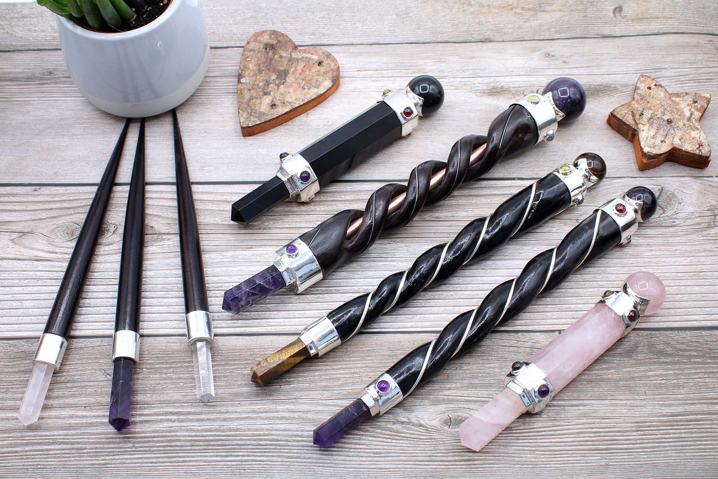 Baguette de guérison sculptée en spirale - Tube en cuivre et quartz rose