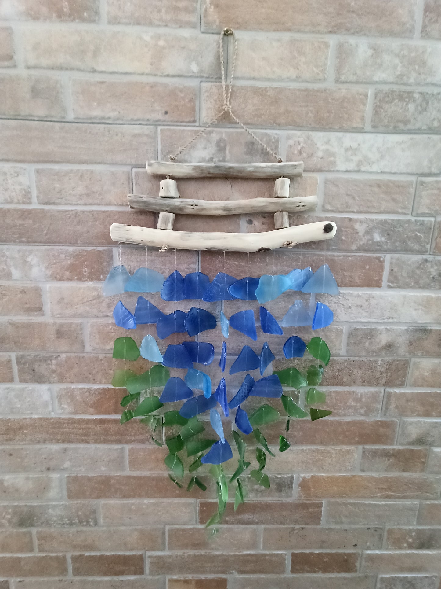 Windspiel aus recyceltem Glas – Blau und Grün