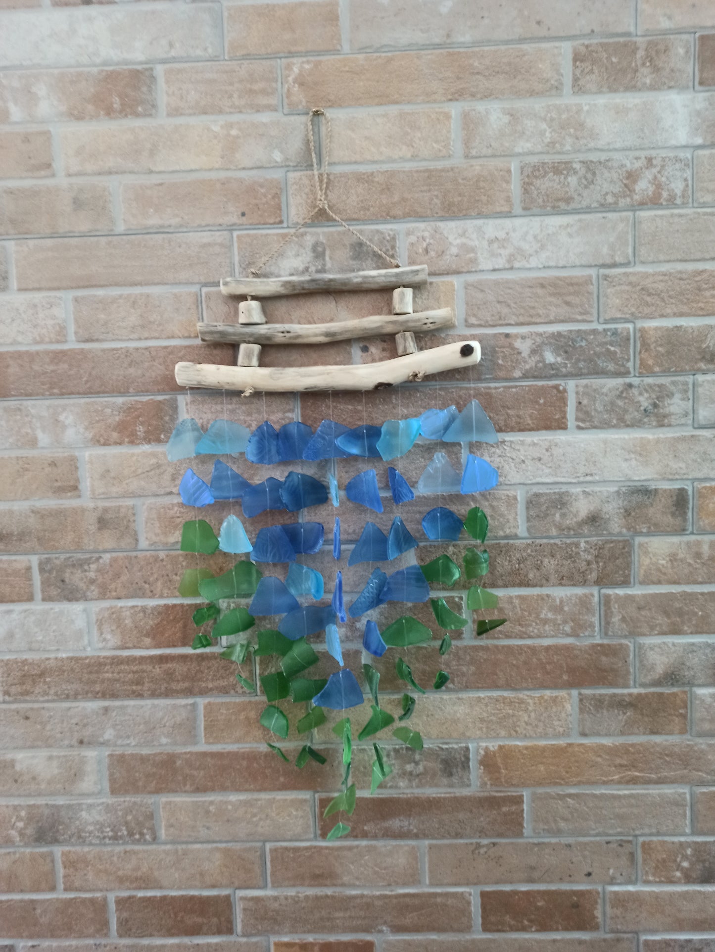 Windspiel aus recyceltem Glas – Blau und Grün
