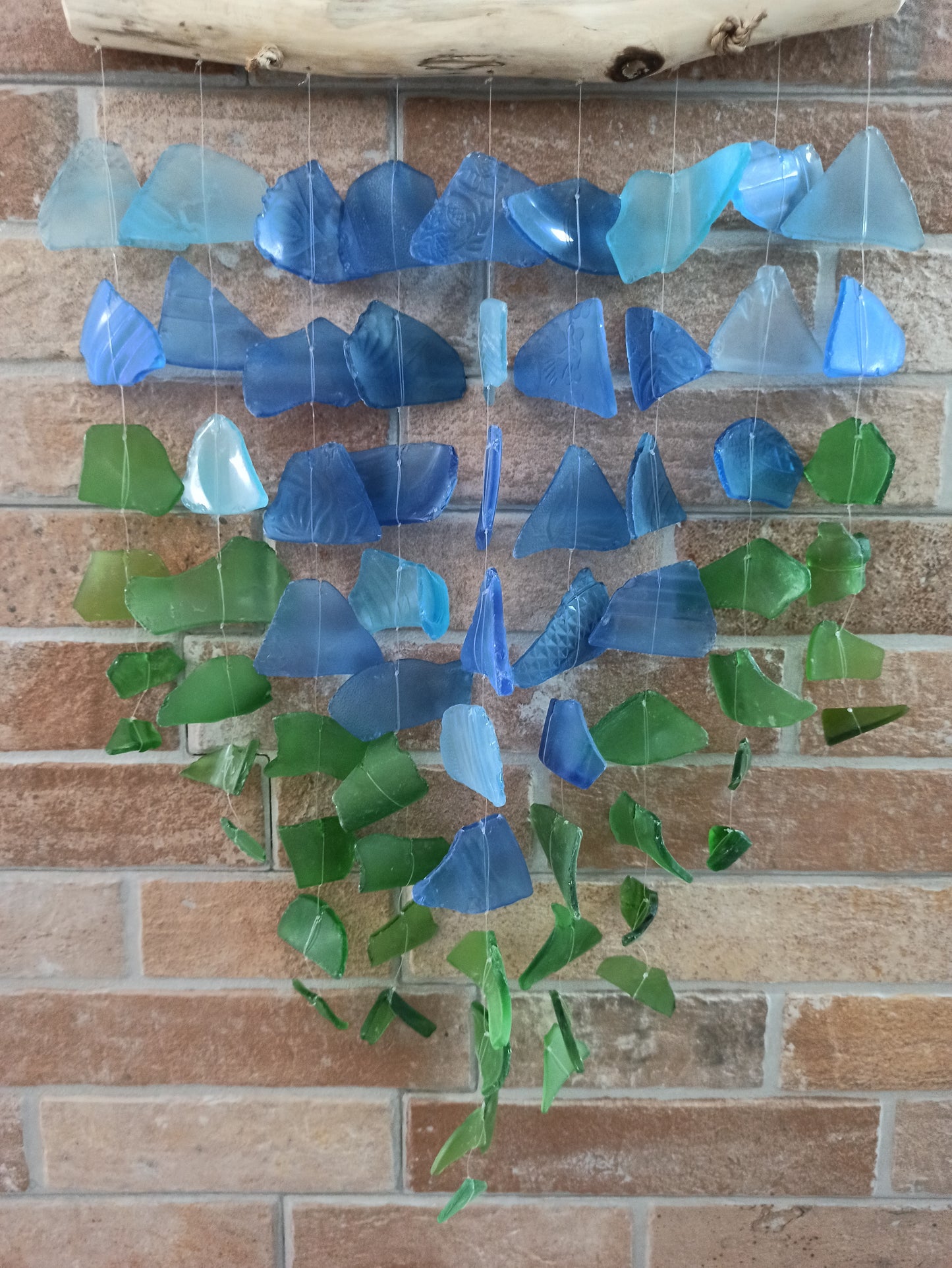 Windspiel aus recyceltem Glas – Blau und Grün