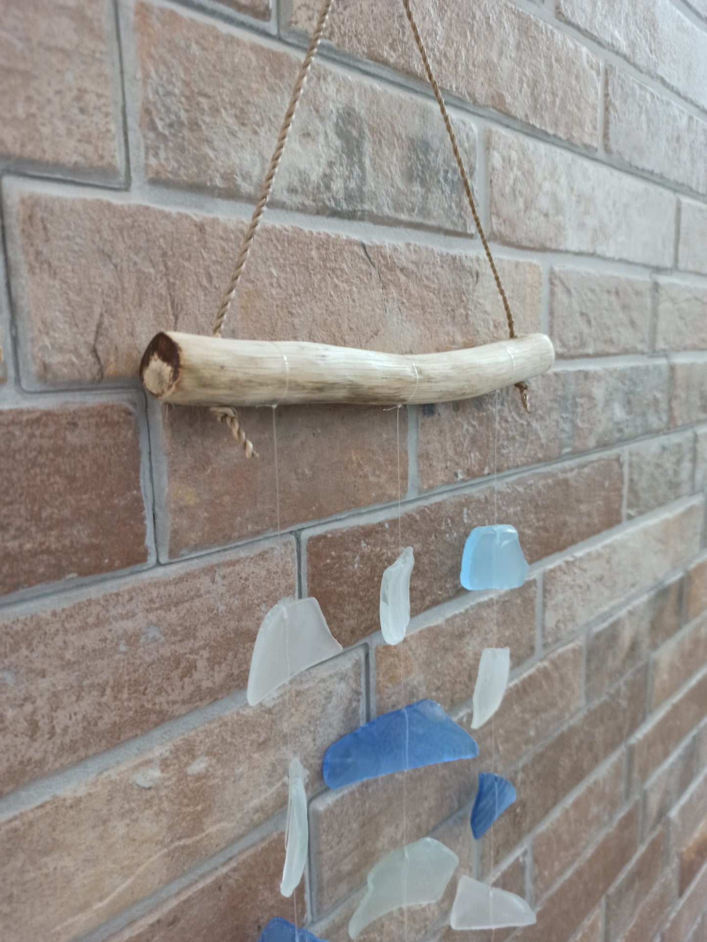 Windspiel aus recyceltem Glas – Drei Saiten – Blau und Weiß