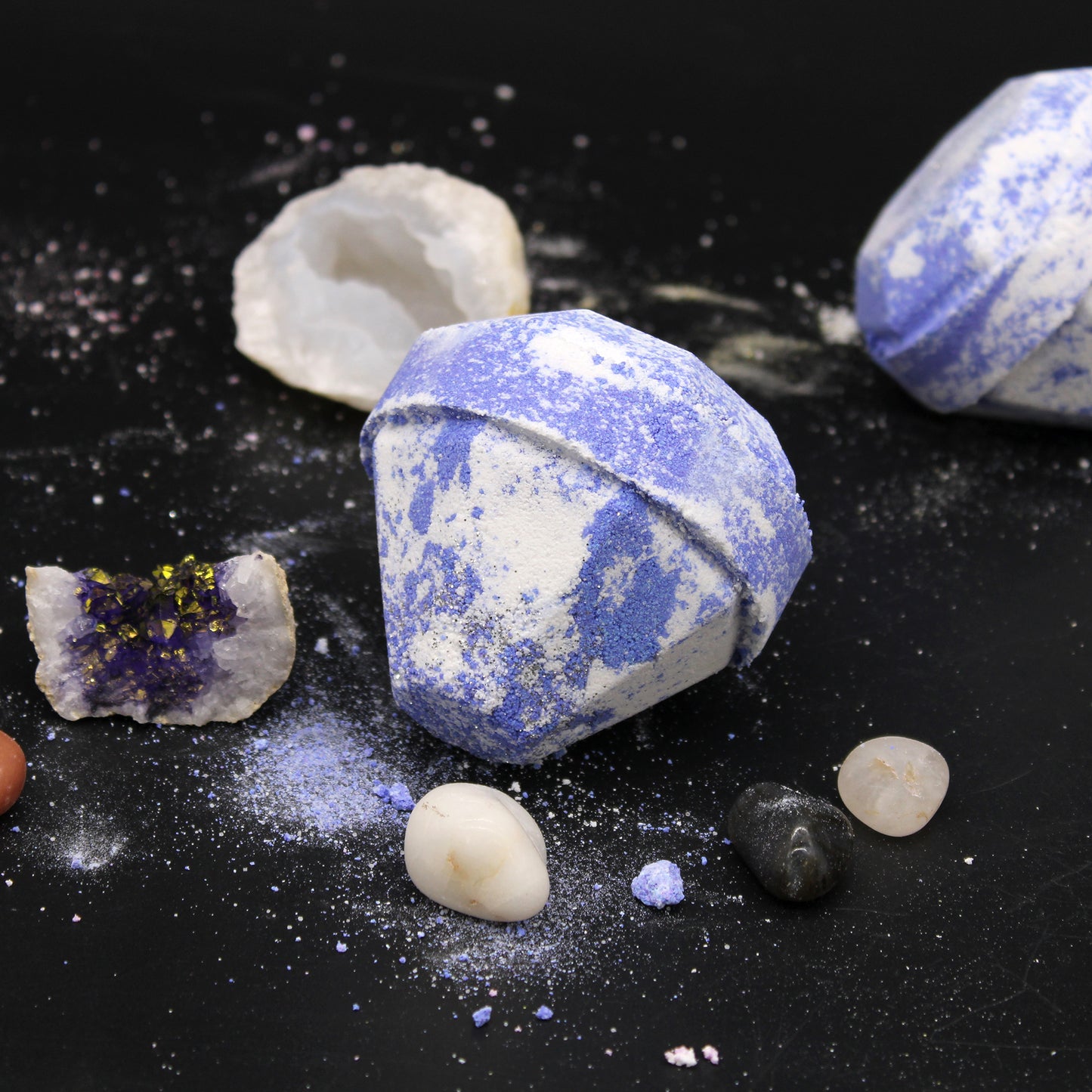 Bombe de bain aux pierres précieuses - Blanc et bleu