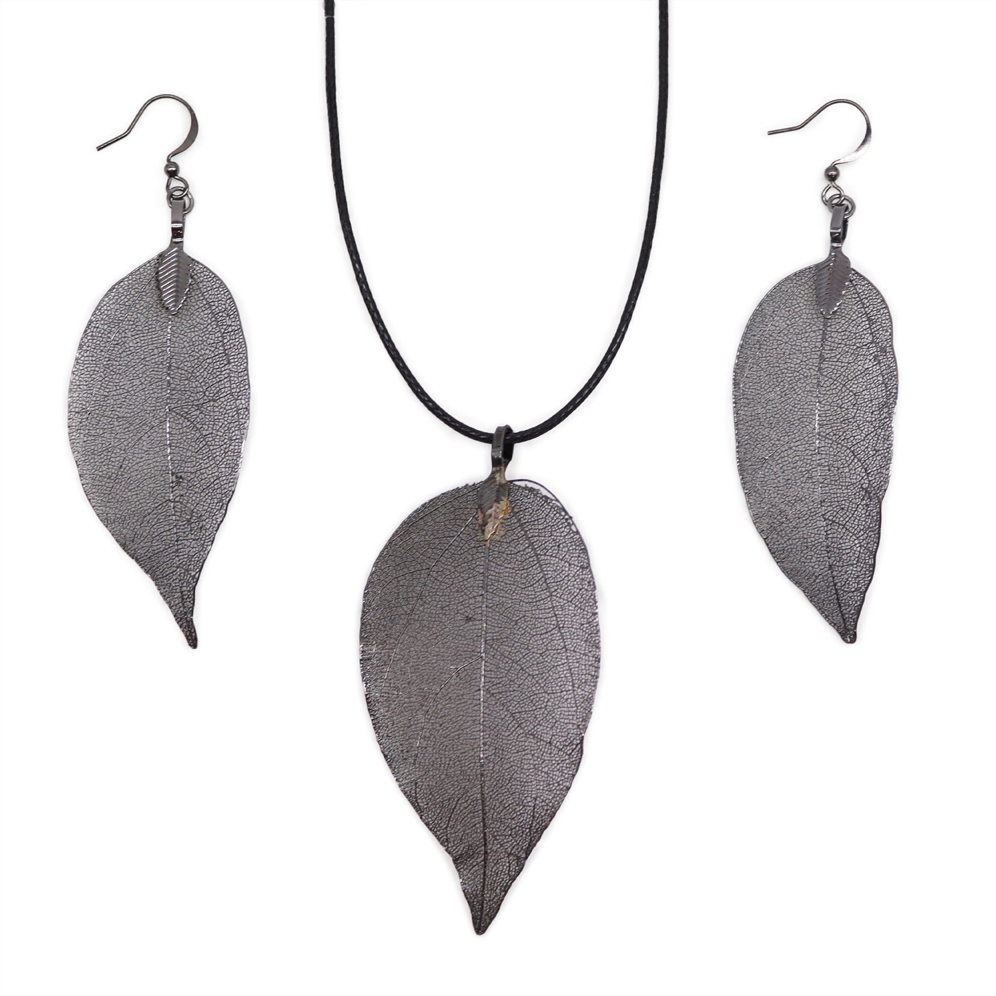 Ensemble collier et boucles d'oreilles - Fiche de valeur - Étain