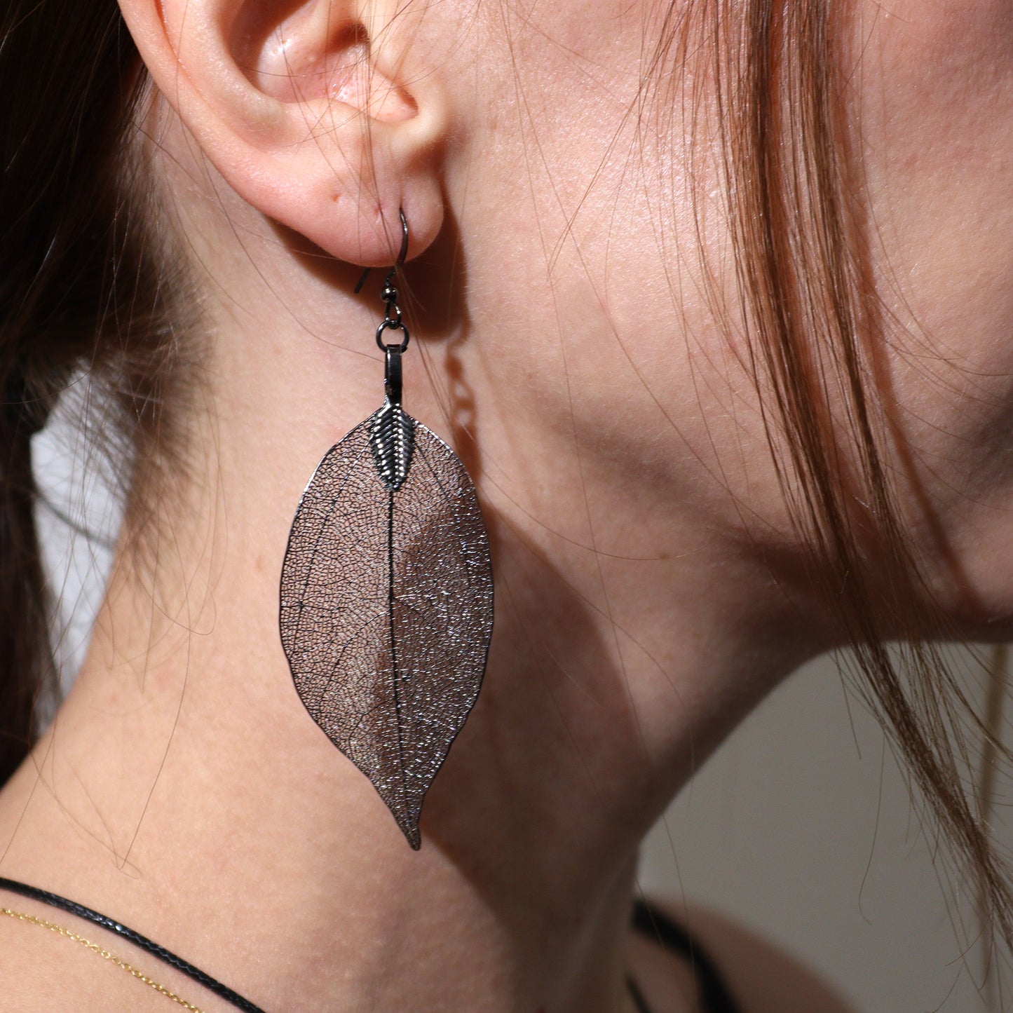 Ensemble collier et boucles d'oreilles - Fiche de valeur - Étain