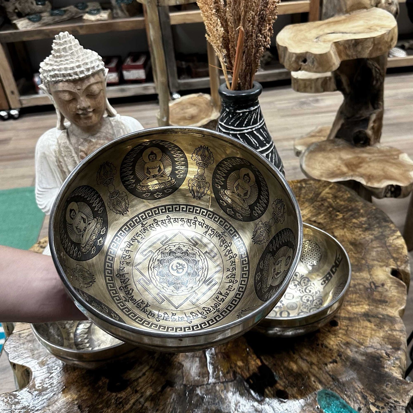 Bol chantant tibétain gravé de guérison - 21 cm - Om et Bouddha