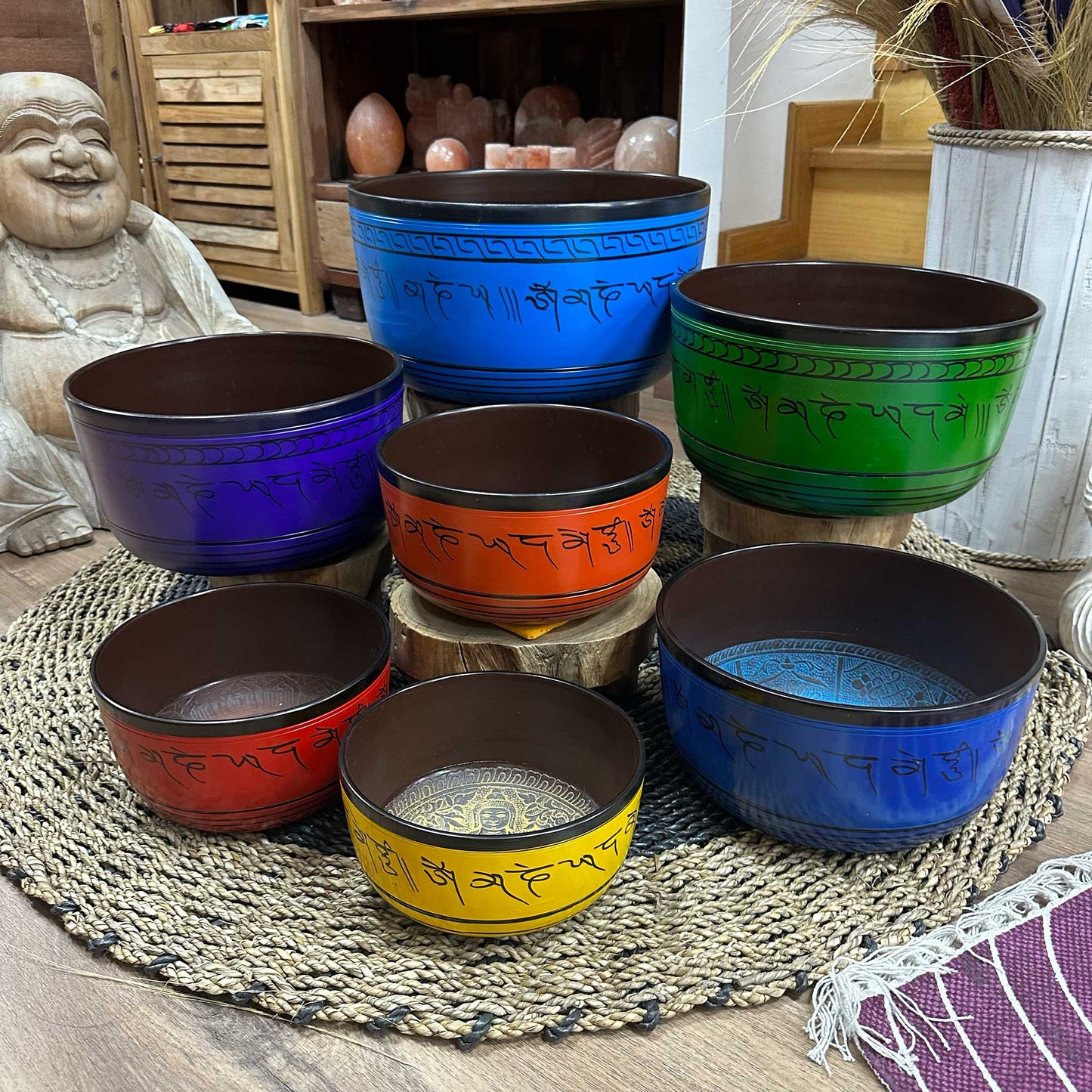 Grand ensemble de sept bols chantants tibétains pour chakras (19,5-35 cm)
