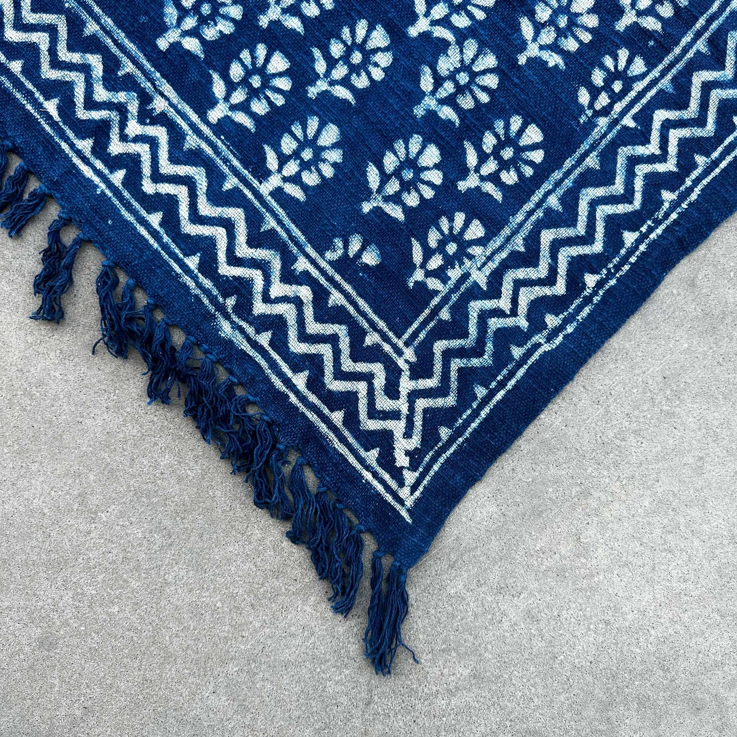 Handgemachte Indigodecke - 170x120cm - Chhota Flower