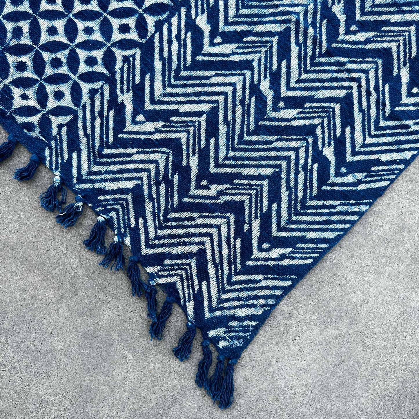 Couverture indigo faite main - 170 x 120 cm - Namoona Waves