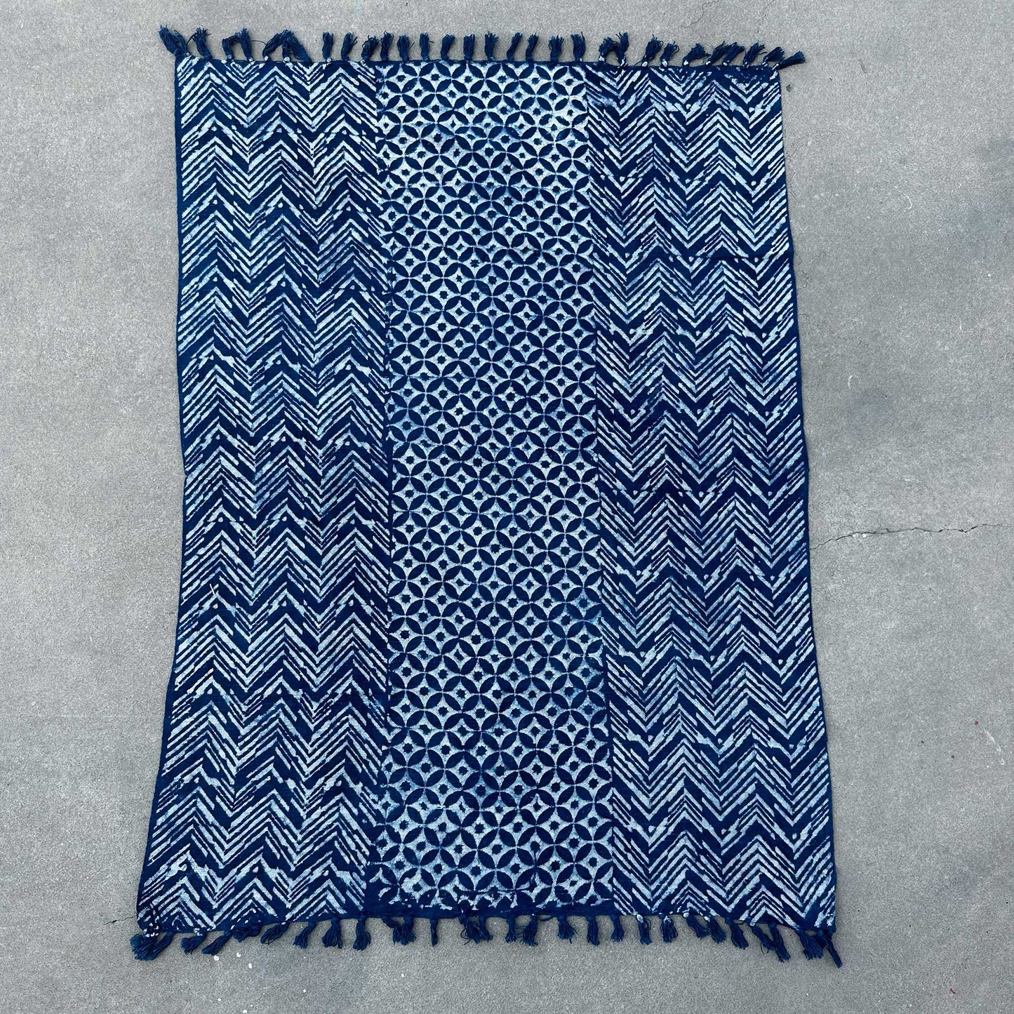 Couverture indigo faite main - 170 x 120 cm - Namoona Waves