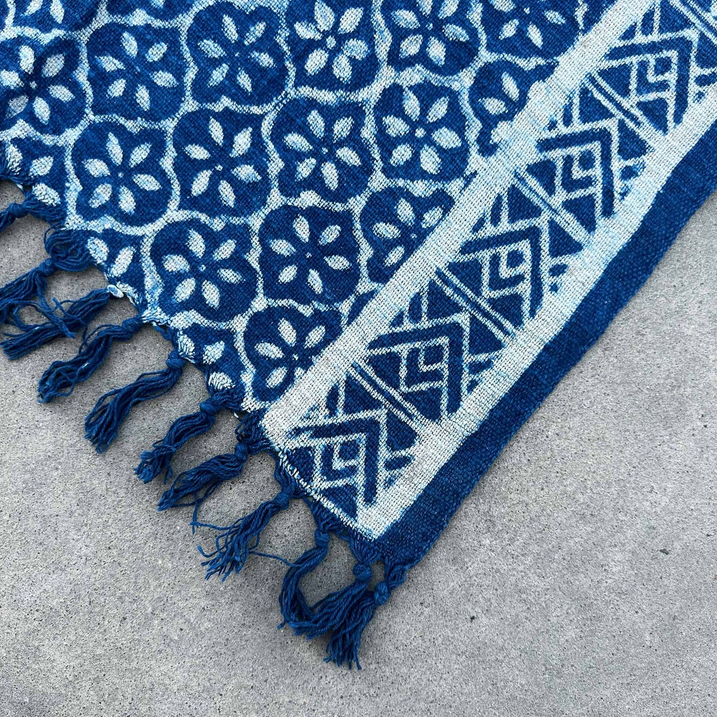 Chemin de table indigo fait main - 170 x 60 cm - Madjid Tiles