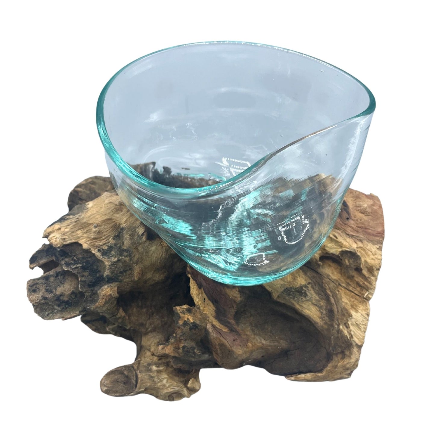 Bol en verre fondu magnifiquement déformé sur bois