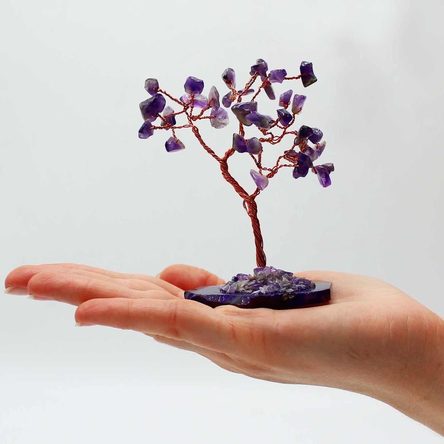 Edelsteinbaum: Amethyst auf einer natürlichen Achatbasis (35 Steine)