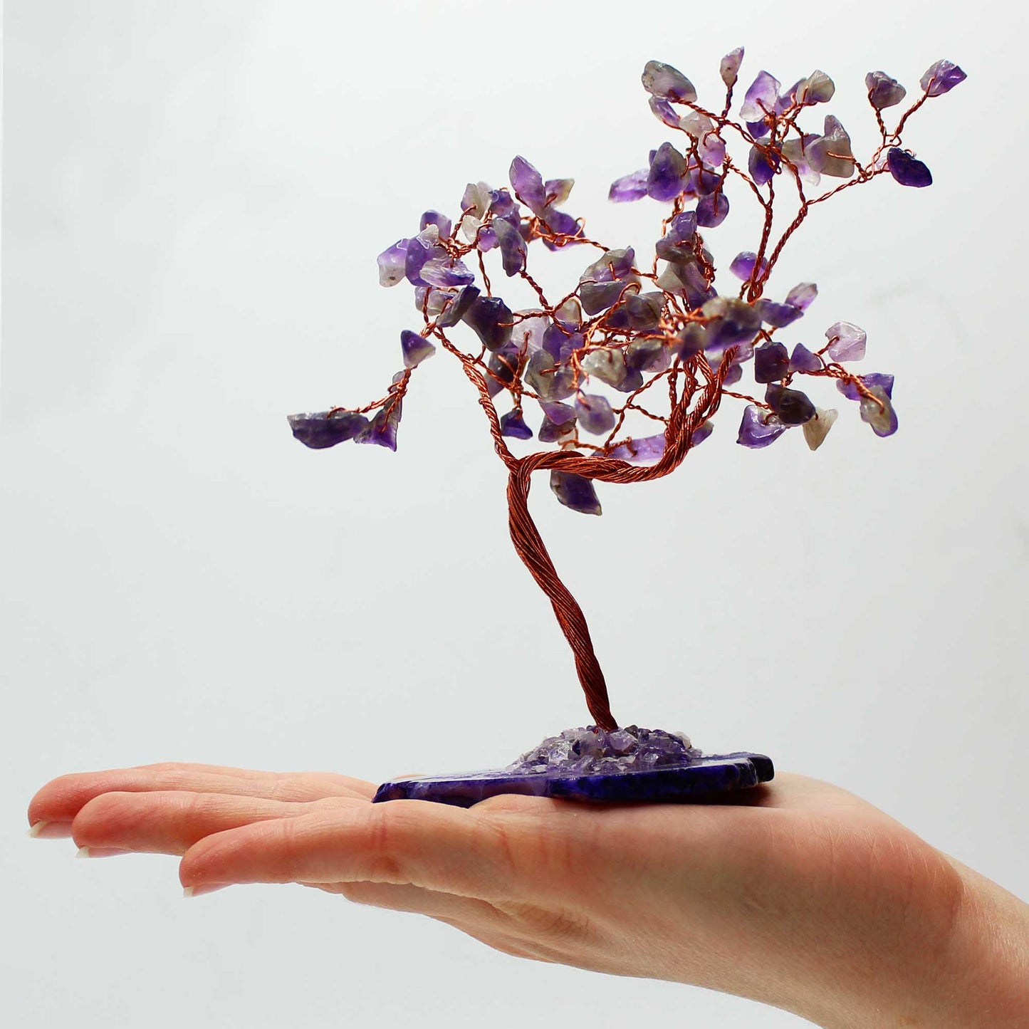 Großer Edelsteinbaum: Amethyst auf einer natürlichen Achatbasis (100 Steine)