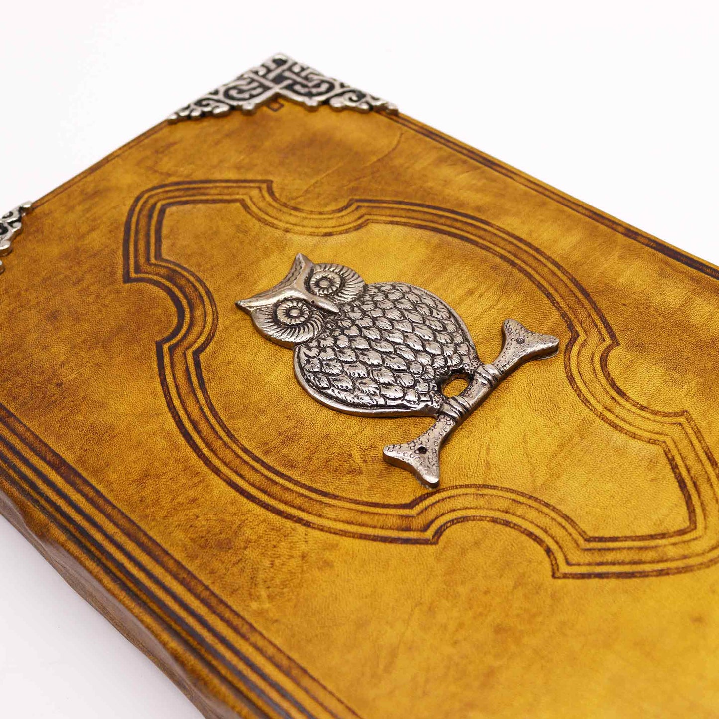 Livre brun clair - Décoration hibou en zinc avec bords de couverture