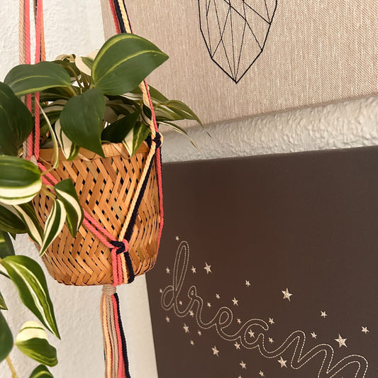 Klassischer Makramee-Pflanztopf – Pastelltöne, mittelgroßer Topf für das Wohnzimmer