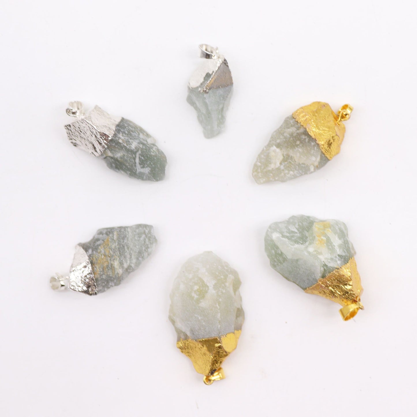 Pendentifs en jade indien plaqués or et argent (6 pièces assorties)
