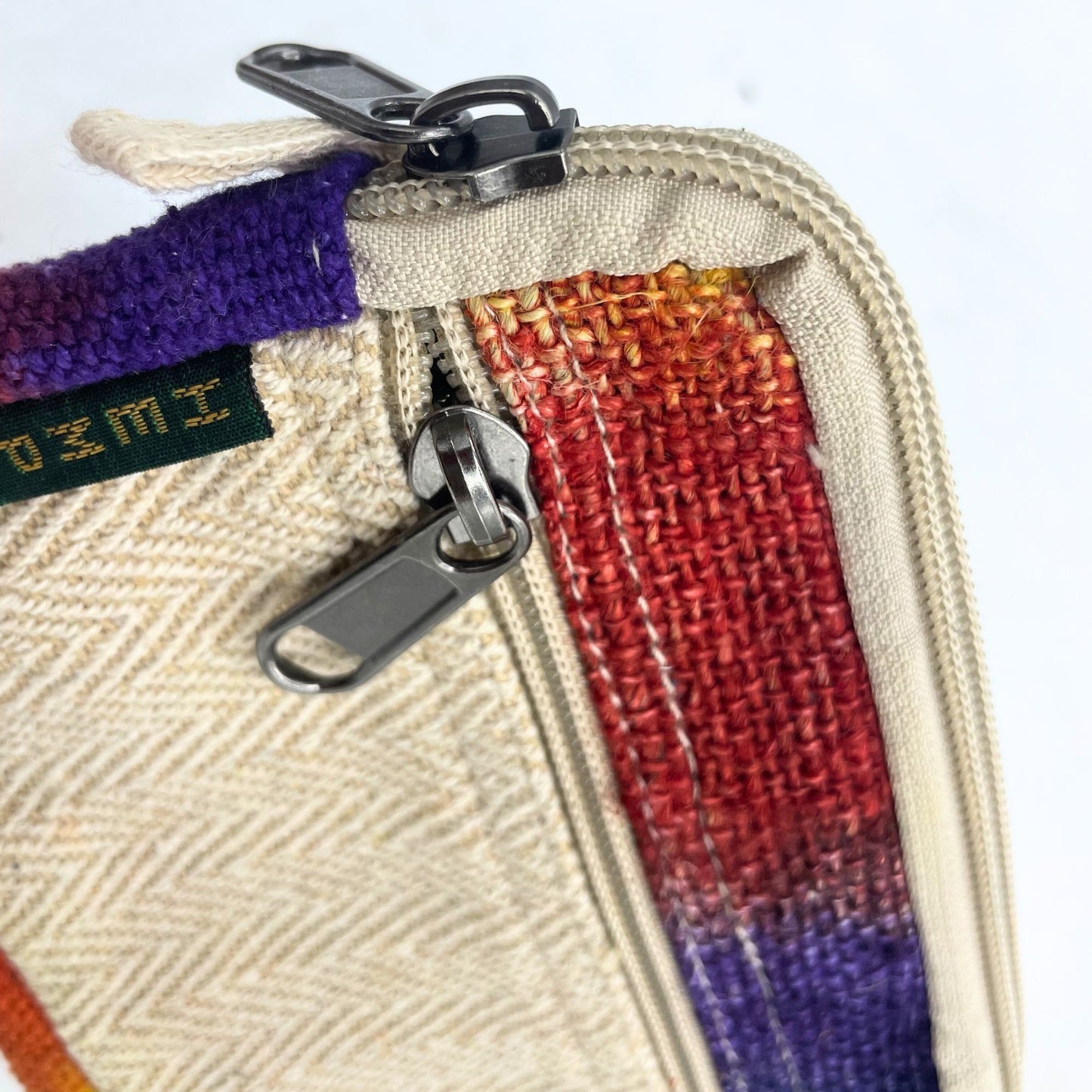 Sac carré en chanvre teint