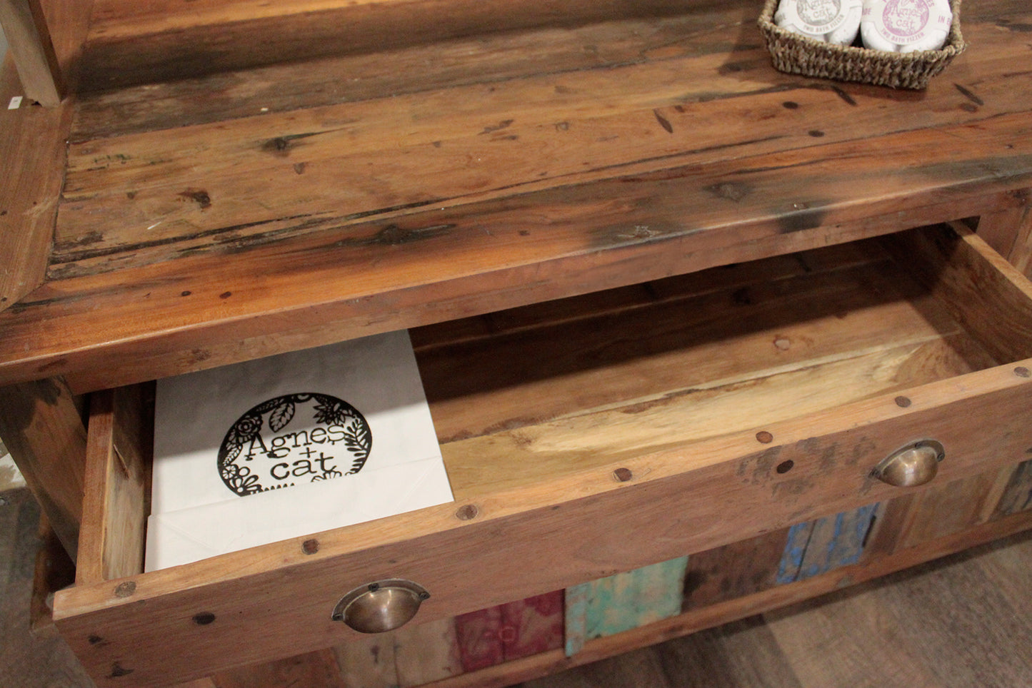 Table d'exposition centrale 207x97x80cm