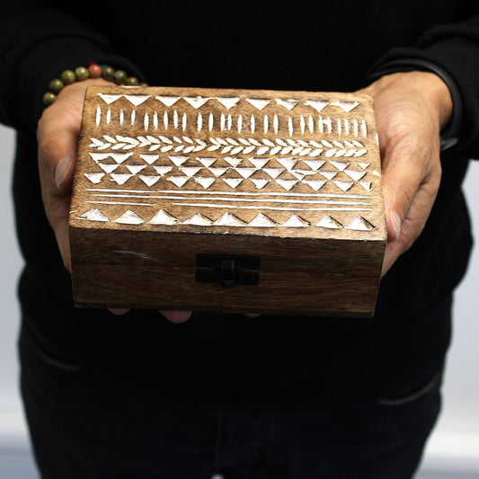 Coffret en bois blanc - Motif aztèque 6x4