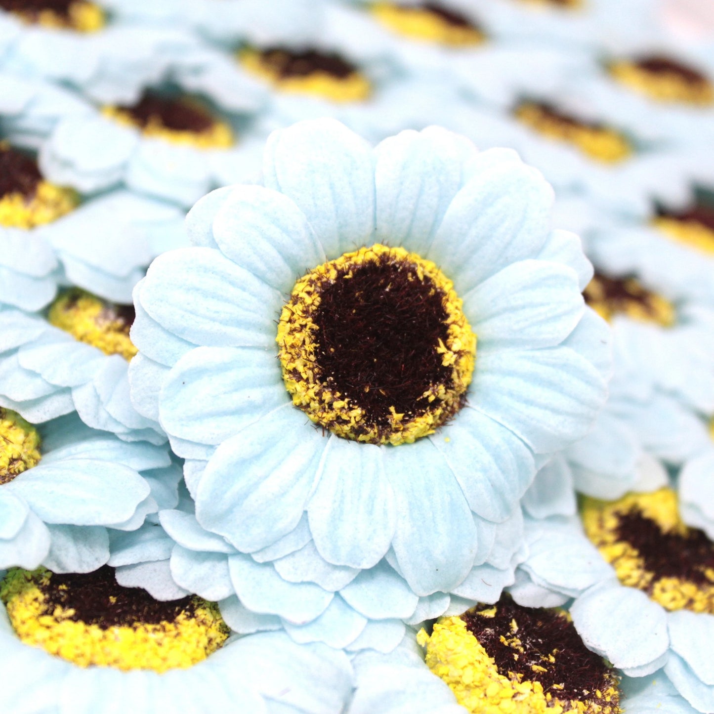 Sonnenblumen-Blumenbasteldeko mittel - babyblau