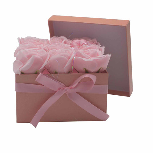 Coffret cadeau - Fleur de savon 9 roses roses - Carré