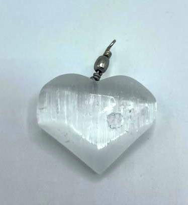 Pendentif cœur en sélénite