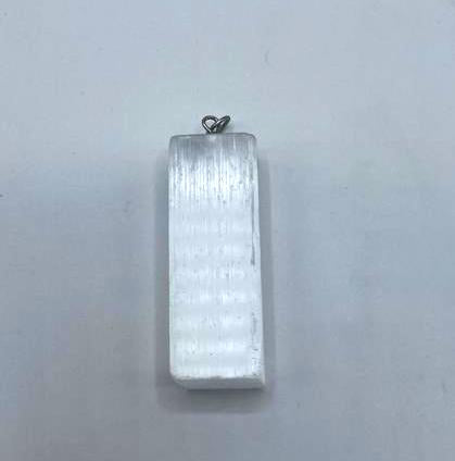 Pendentif en sélénite naturelle