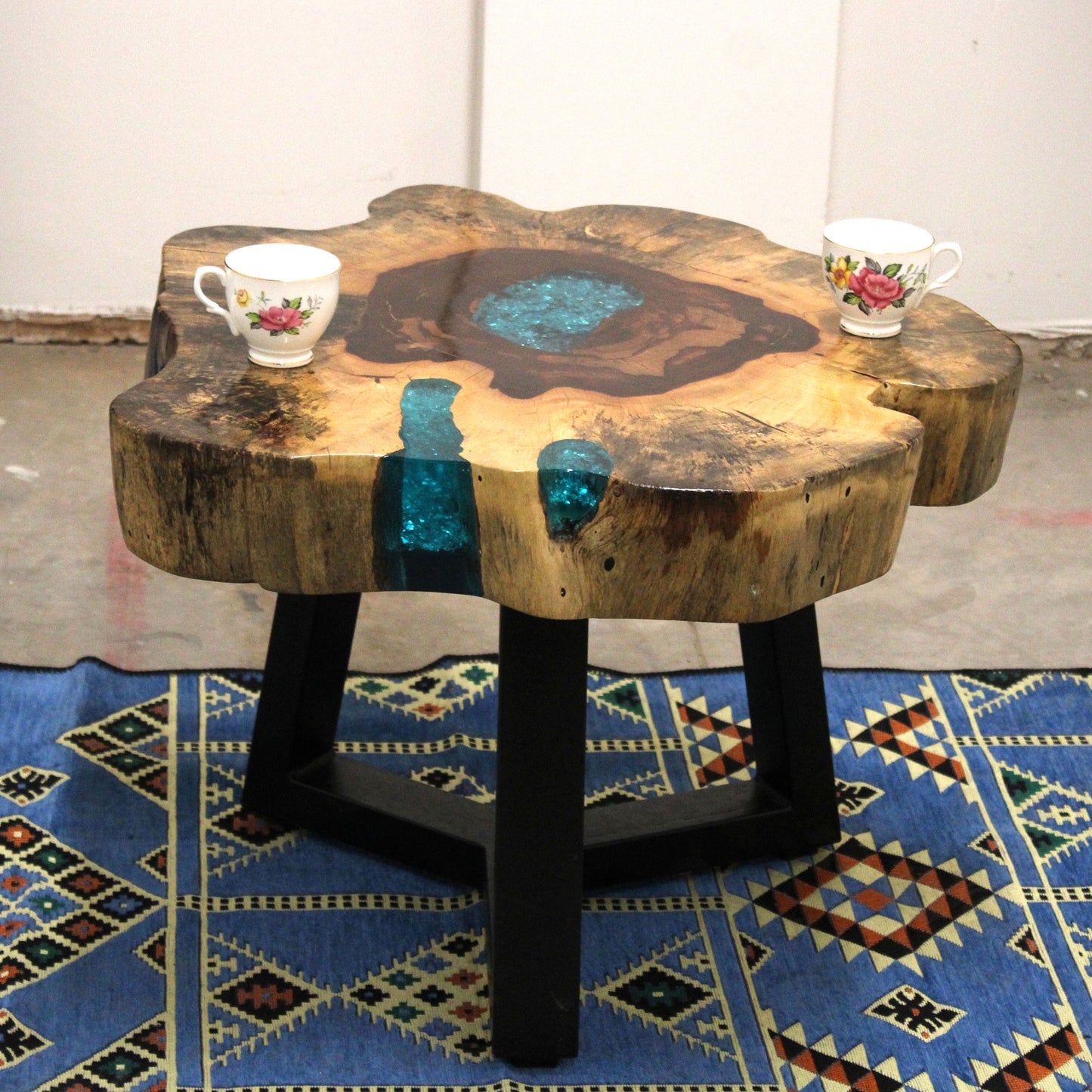 Couchtisch aus Tamarinde und Harz - Wasser
