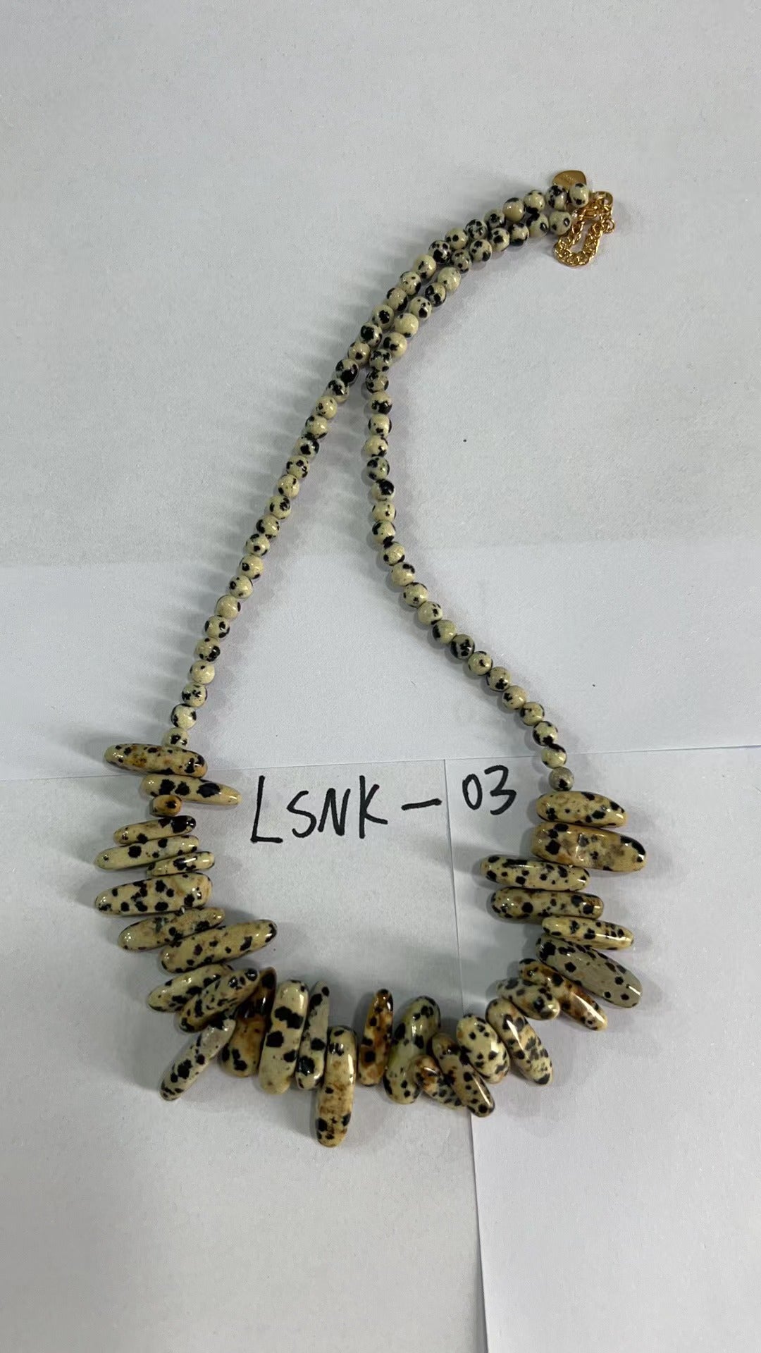 Collier en pierres précieuses Longstone - Pierre dalmate