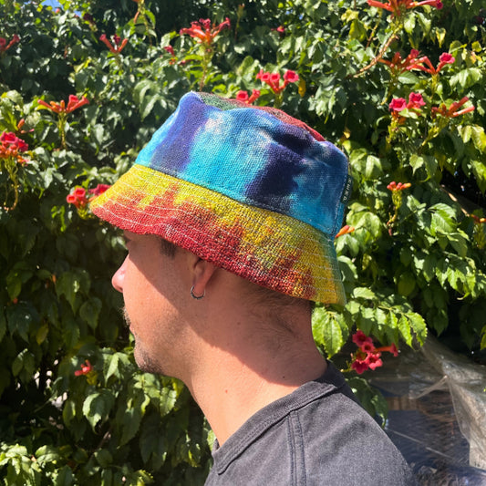 Chapeau de festival bohème tie-dye en chanvre et coton avec patchs