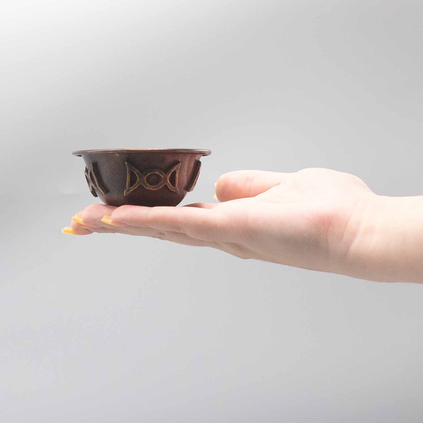 Bol rituel en cuivre antique avec triple lune 8x4 cm