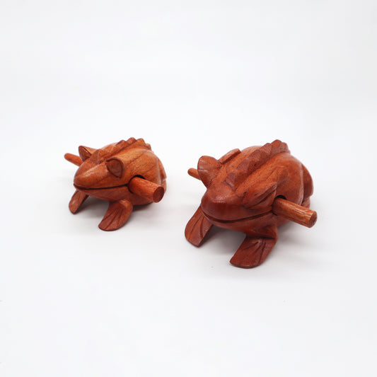 Petite grenouille de cuisine en bois