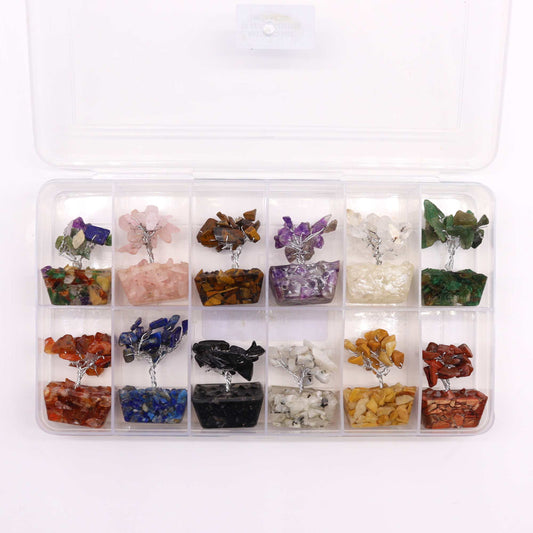 12 mini arbres à pierres précieuses sur base en orgonite - Assortiment (15 pierres)