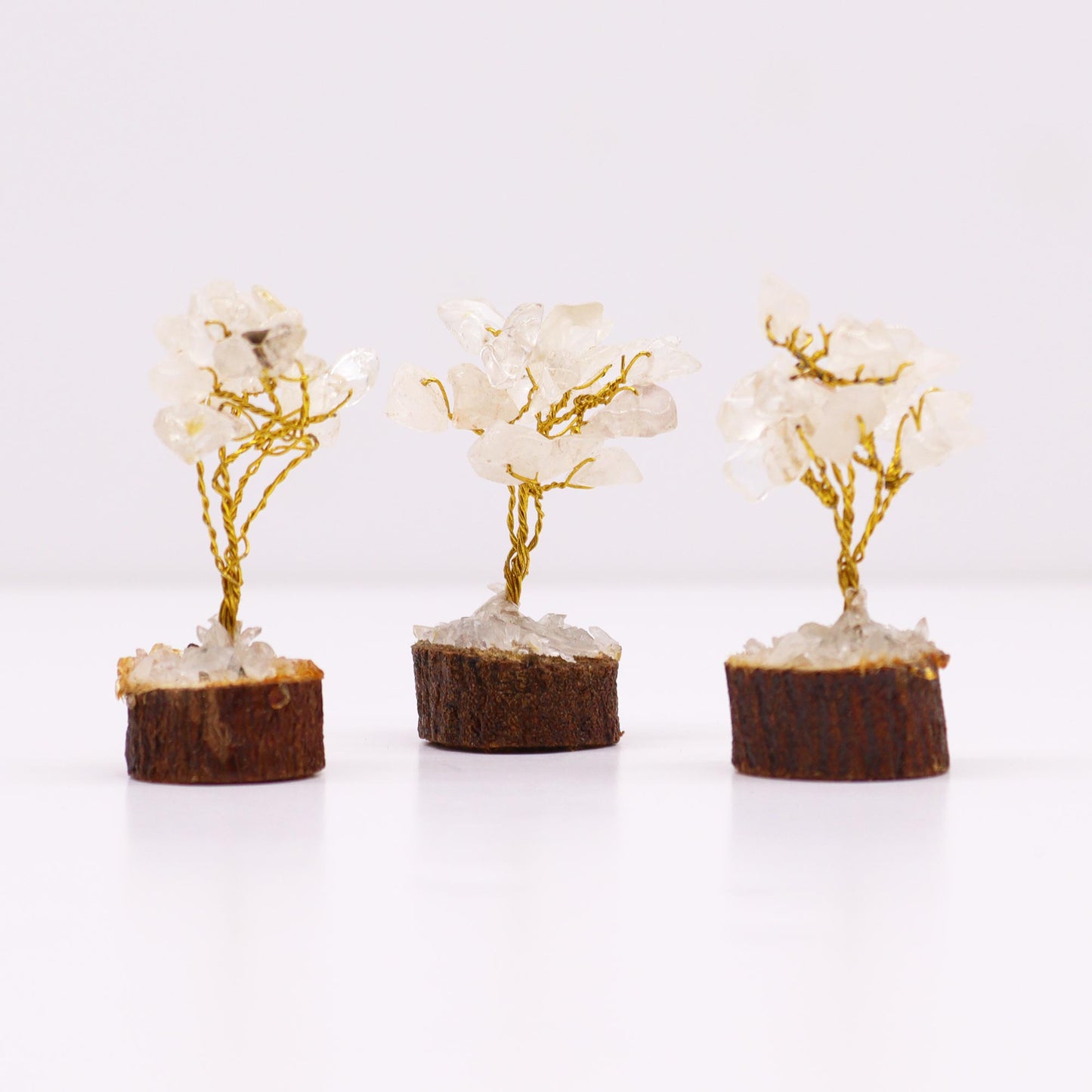 Mini arbre à pierres précieuses sur socle en bois – Quartz rocheux (15 pierres)