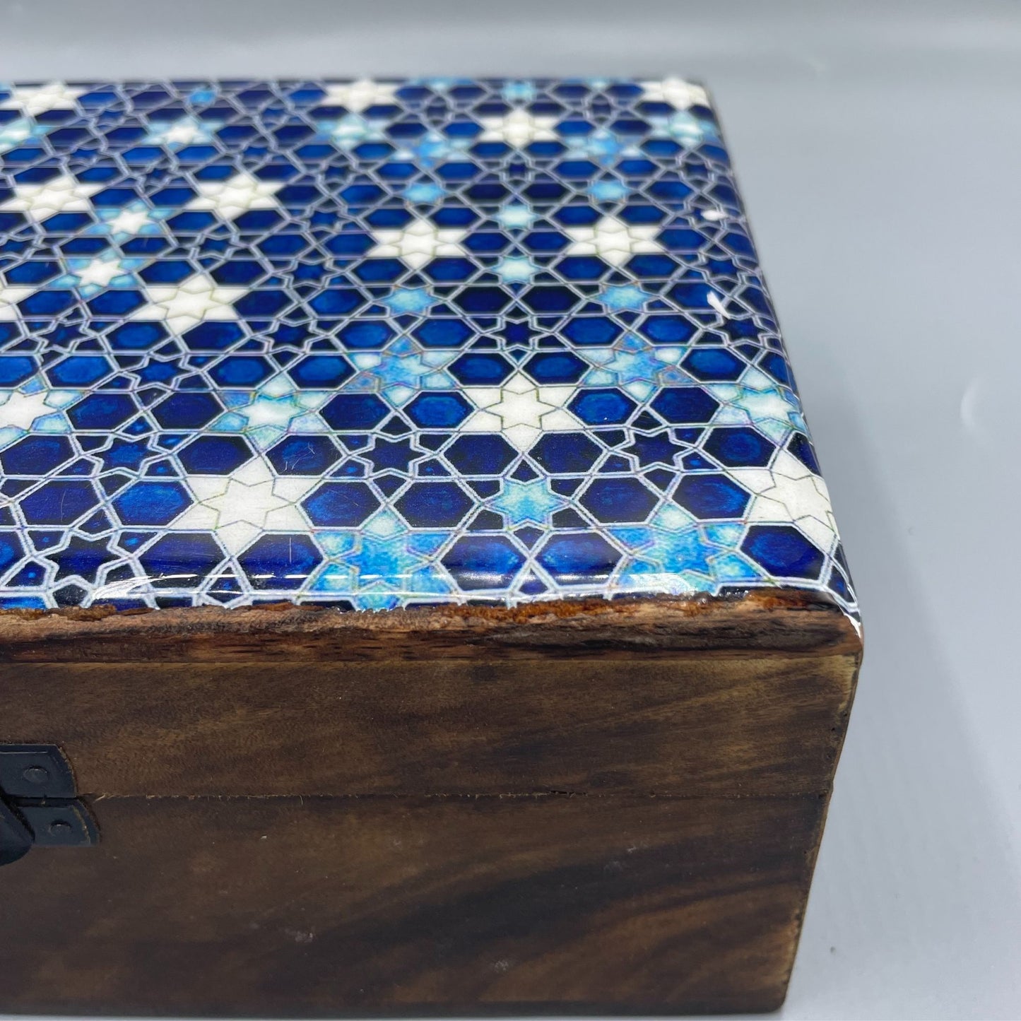 Große glasierte Keramikbox – 20 x 15 x 7,5 cm – Blaue Sterne