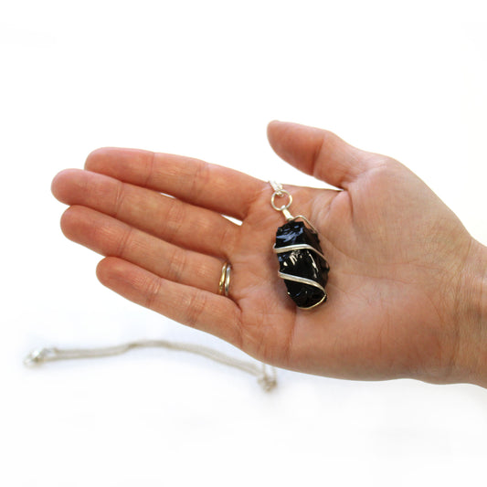 Collier en pierres précieuses enveloppées en cascade - Onyx noir brut