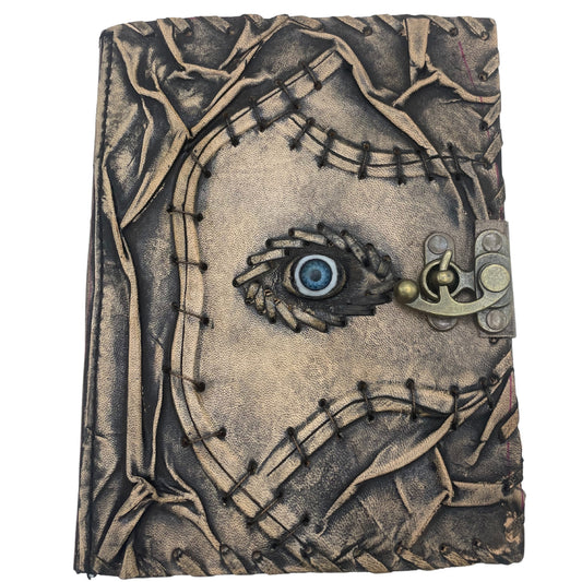 Carnet marron avec bords usés et motif mauvais œil
