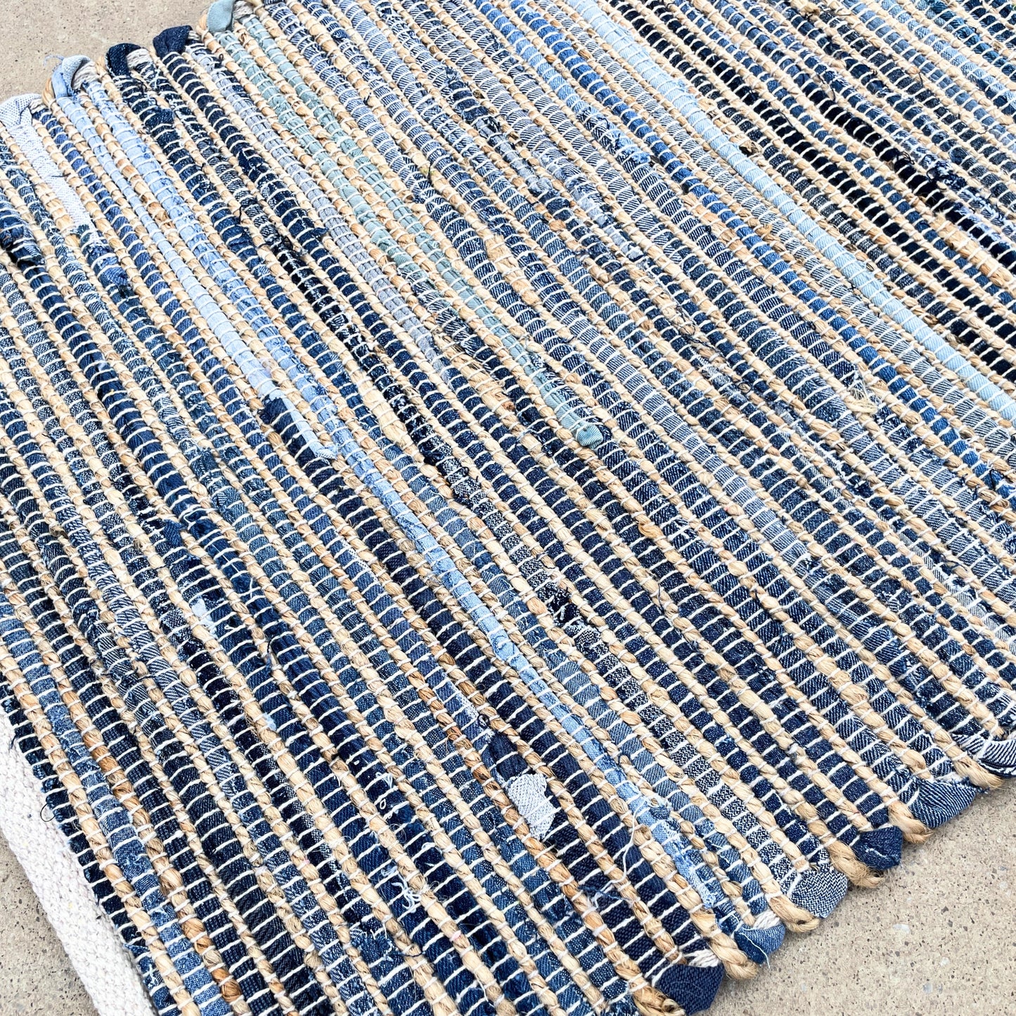 Kleiner Juteteppich aus recycelter Baumwolle – 50 x 90 cm – Blau