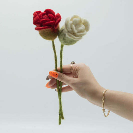 Filzblumen - Weiße Rosen