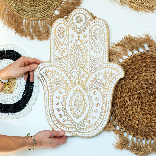 Wandtafel mit Hamsa-Hand aus Mangoholz, Weiß