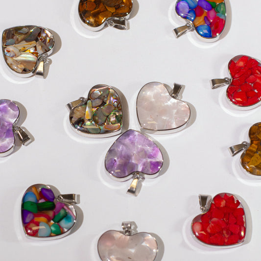 12 x Colgantes de corazón con carcasa de acero - Chip de gemas y conchas Surtido
