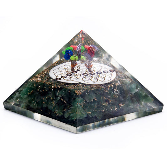 Pyramide d'orgonite Lrg 70 mm - Gemmes chakras - Aventurine verte et Fleur de vie - 70 mm