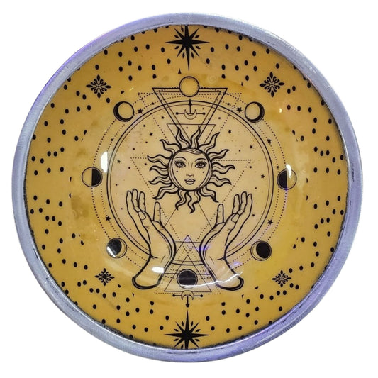 Assiette d'offrande émaillée à trois pieds - Mains et Soleil