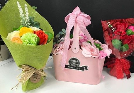 Bouquet de fleurs de savon en panier - Lilas